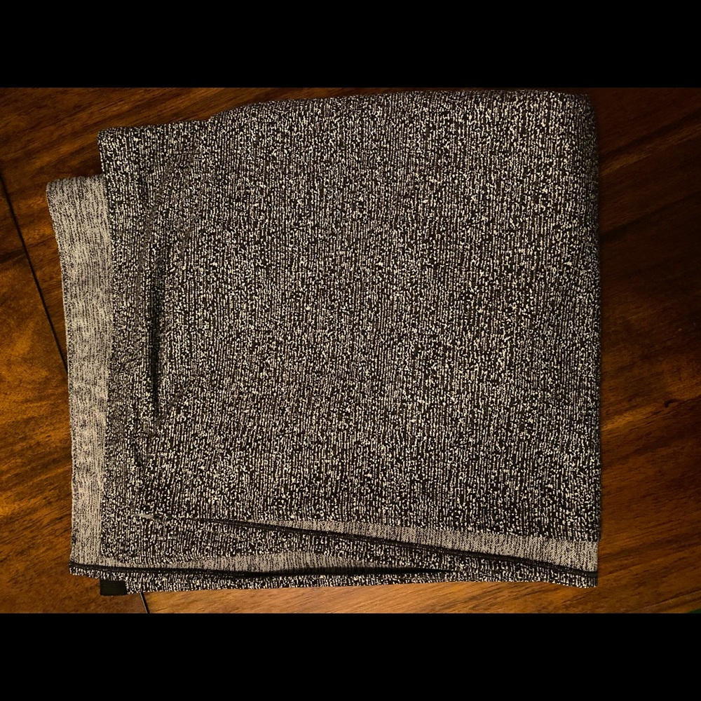Lululemon scarf